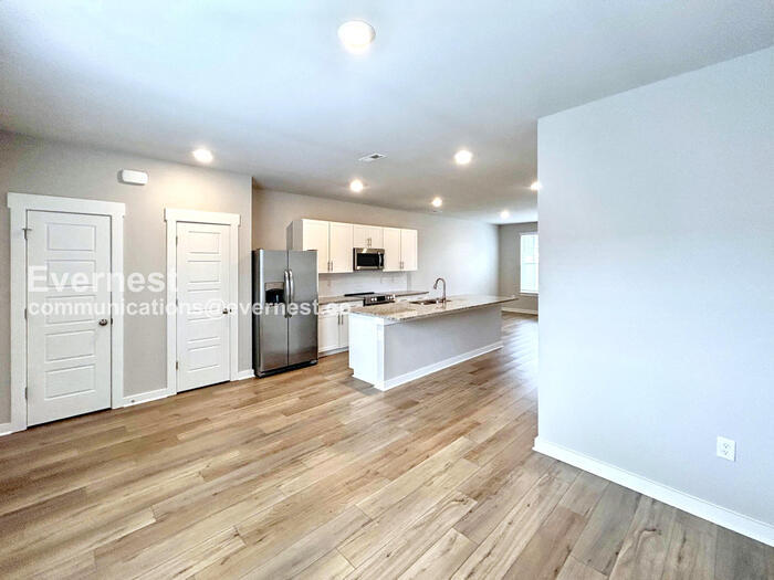 Building Photo - 1731 Frodo Wy