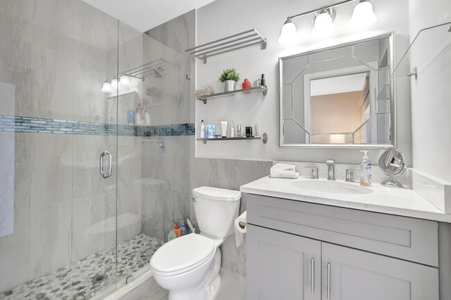 Building Photo - 1300 SW 13th St