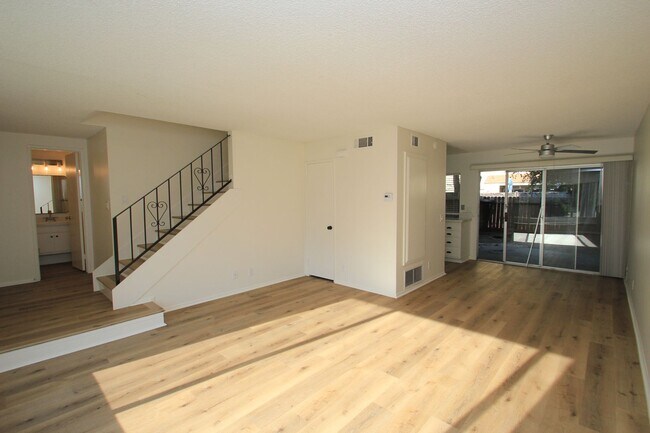 Building Photo - For Rent: Upgraded 3-Bedroom Condo in Todd...