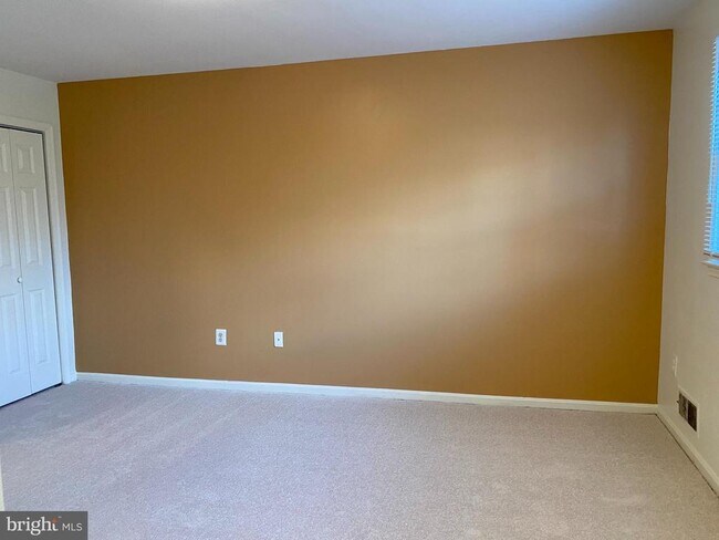 Building Photo - 6802 Dina Leigh Ct