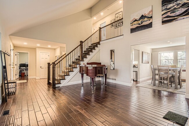 Building Photo - Gorgeous Home in Centennial w/Beautiful Fi...