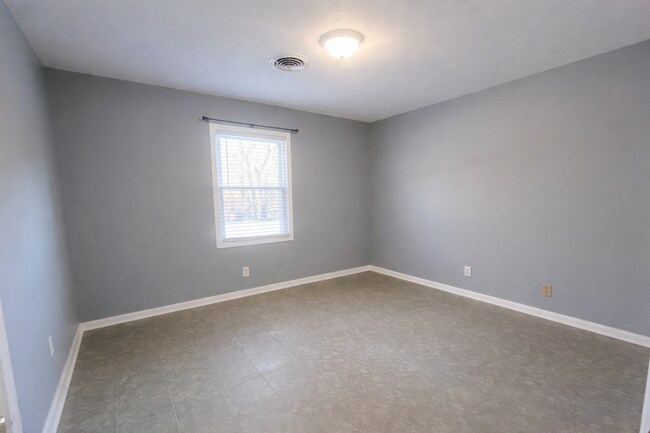 Building Photo - Lovelaceville Road