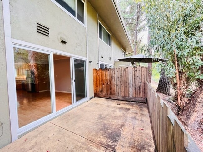 Building Photo - Charming 2BD/1.5BA, Two-Story Townhouse in West Side Danville, Near Downtown- Available NOW!