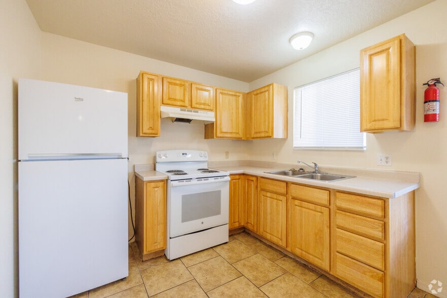 2BD, 1BA - 1,100SF - Kitchen - Taylor Ridge Apartments