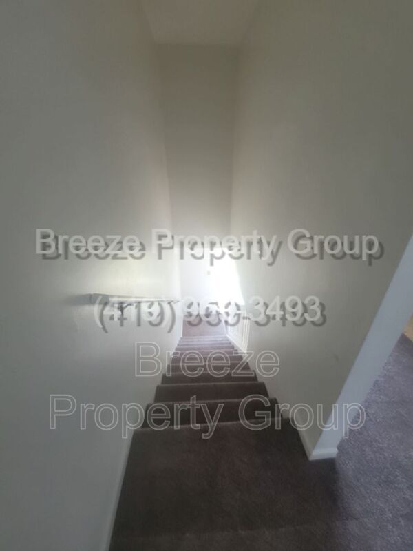 Building Photo - 521 Hope St