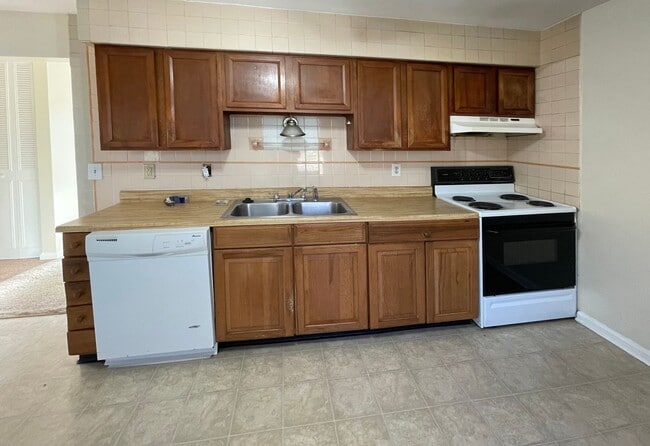 Building Photo - Nice 3 BR House in South Lexington! W/D Hookups, Off-Street Parking, Pets Ok!