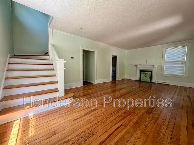 Building Photo - 319 N Mulberry St