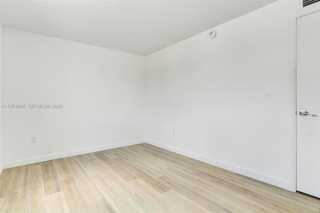 Building Photo - 620 SW 10th St