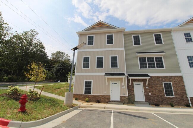 Building Photo - 101 WILLOWSTONE Ct