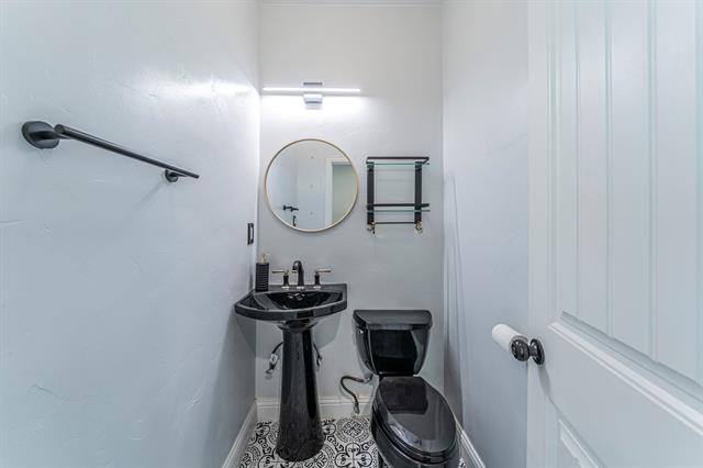 Building Photo - 1115 Douglas Dr