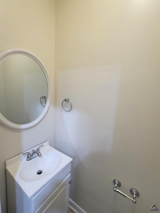 Building Photo - 421 Willow Ave