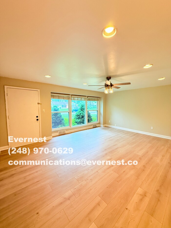 Building Photo - 17252 Sunnybrook Dr