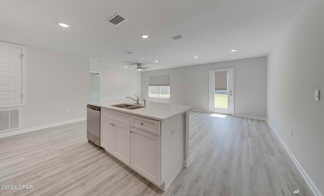 Building Photo - 282 Boggy Creek Way