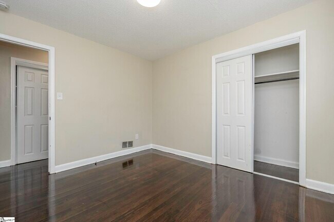 Building Photo - 142 Westover Dr