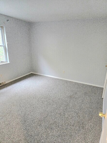 Building Photo - 7037 Paxton Rd