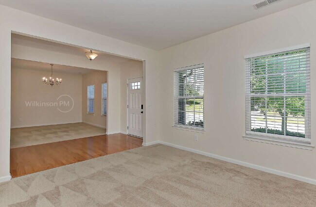 Building Photo - Beautiful 3,409 sqft 5-bedroom 3-bath Exec...