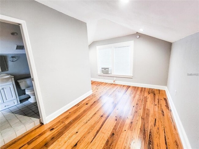 Building Photo - 825 Kenilworth Terrace