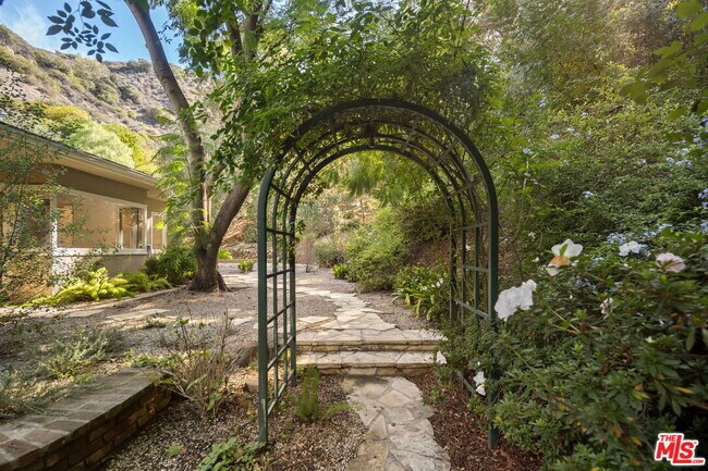 Building Photo - 7972 Mulholland Dr