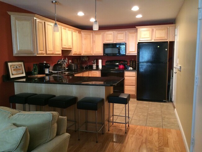 Building Photo - A5 Colonial Dr