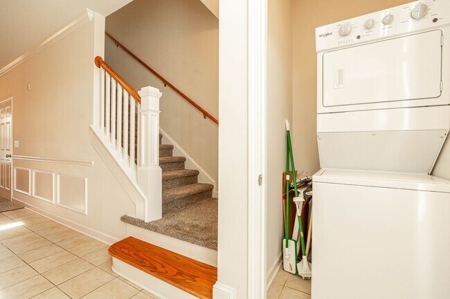 Building Photo - Located just Steps from Shopping, Dining, ...