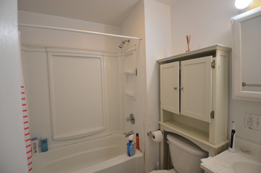 Building Photo - 66 Egmont St