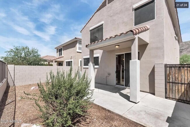 Building Photo - 315 W Mountain Sage Dr