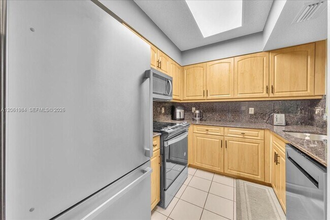 Building Photo - 2240 N Cypress Bend Dr