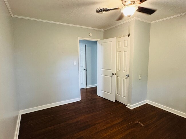 Building Photo - Spacious 3 Bedroom / 2 Bath Home – Designe...