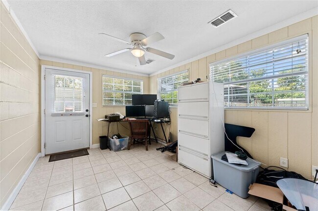 Building Photo - 7911 Lovegren Ln