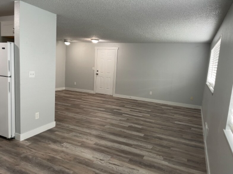 Building Photo - 307 W Reynolds Ave