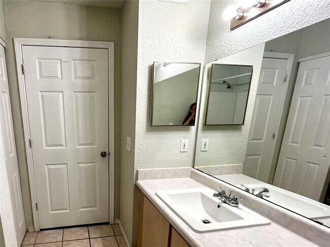 Building Photo - 14037 Fairway Island Dr