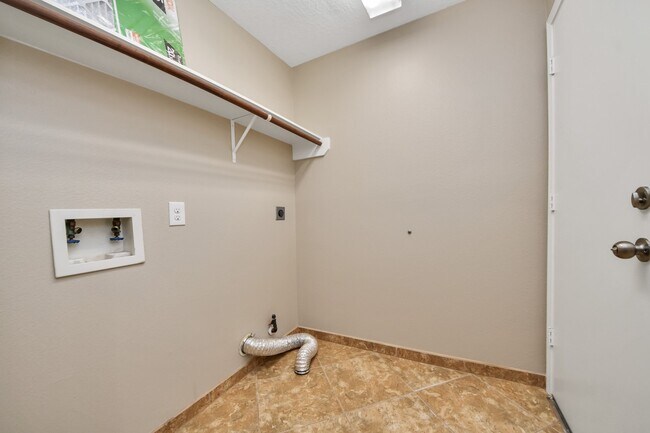 Building Photo - 3003 Silver Spur Dr