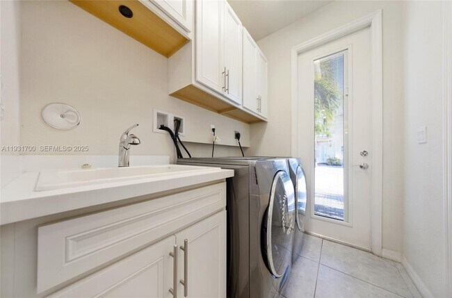 Building Photo - 5110 Eucalyptus Dr