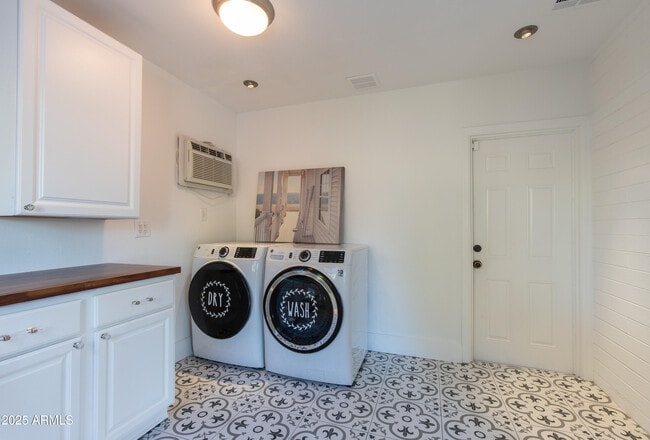 Building Photo - 2532 E Highland Ave