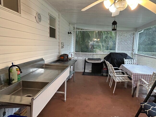 Building Photo - 12375 S Military Trl