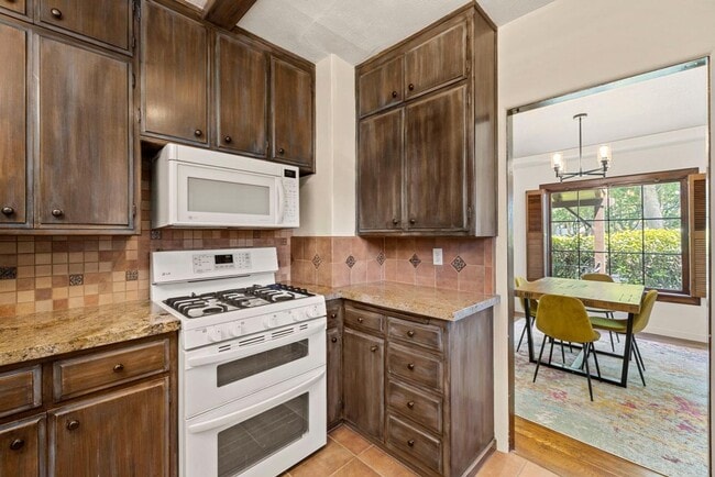 Building Photo - (POOL!) 3 bed/2 bath - 1935 Spanish Coloni...