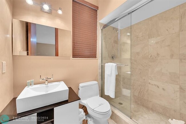 Building Photo - 4200 Coral Hills Dr