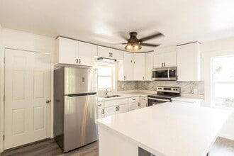 Building Photo - Mania Place