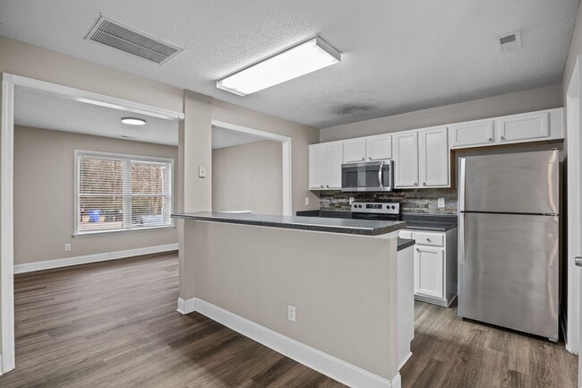 Building Photo - 3 Bedroom Duplex in Lillington