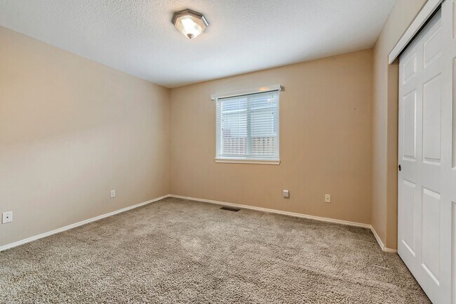 Building Photo - Single-Level 4BR/2BA Ranch — Spacious 3-Car Garage & Low-Maintenance Yard (Oregon City / Fairway ...