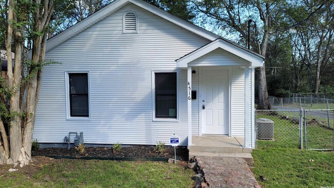 Primary Photo - 4516 Marion St