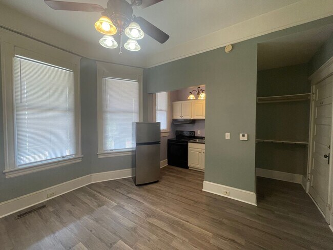 Building Photo - 946 Magnolia St