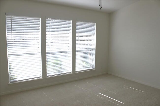 Building Photo - 215 Stowaway Cove