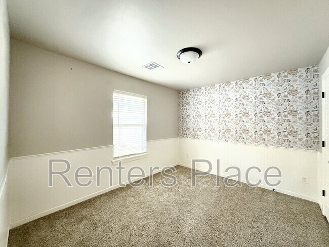 Building Photo - 2713 SE 22nd St