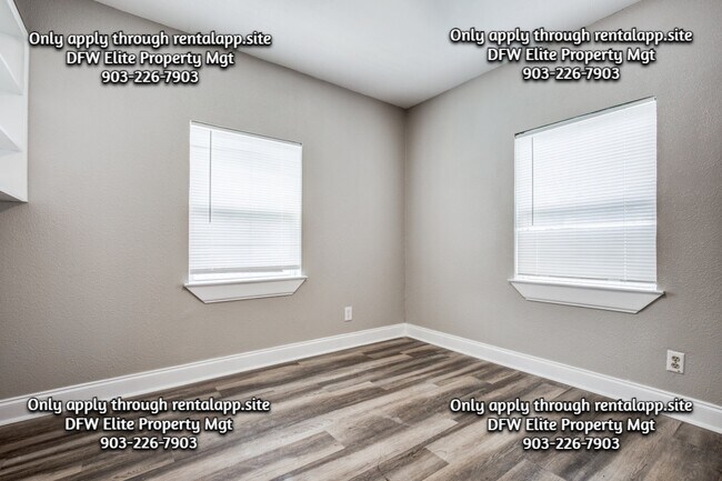 Building Photo - 1059 Lyle St