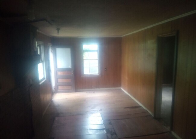 Building Photo - COMING SOON!!1  3-BEDROOMS! - $390 Month /...