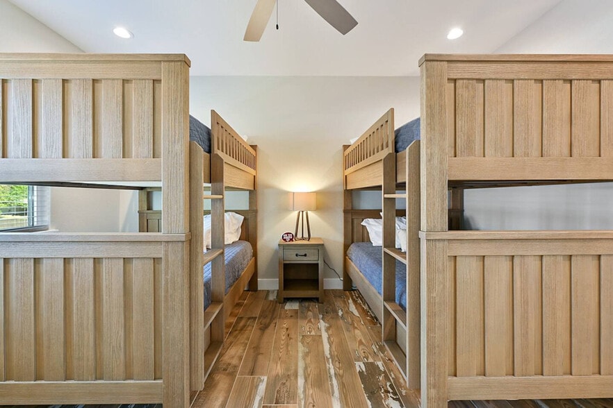 Building Photo - 105 Anderson St