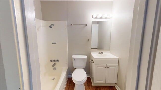 Building Photo - 500 Foch St