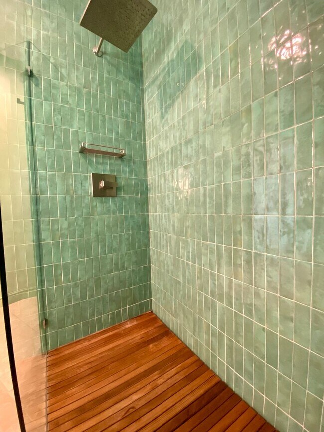 Building Photo - Luxury 2 Bed 2.5 Bath Condo in Central OKC