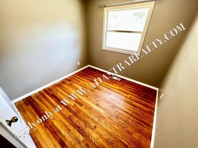 Building Photo - Very Nice 3 bedroom Home in Kansas City, MO-Available in MAY!!